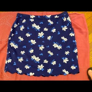 Skies are Blue size 1x pocketed flier print stretch skirt with scallop hem